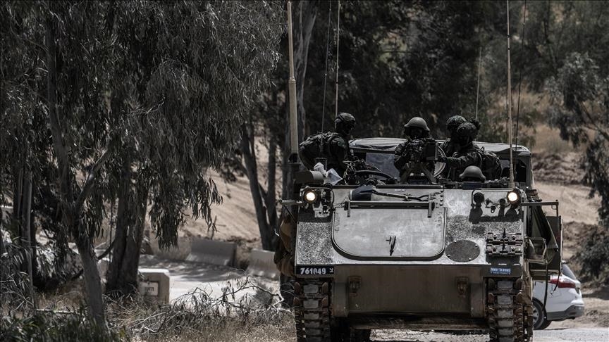 الجيش الإسرائيلي ينسحب من شرق خان يونس ويقصف كنيسة بغزة