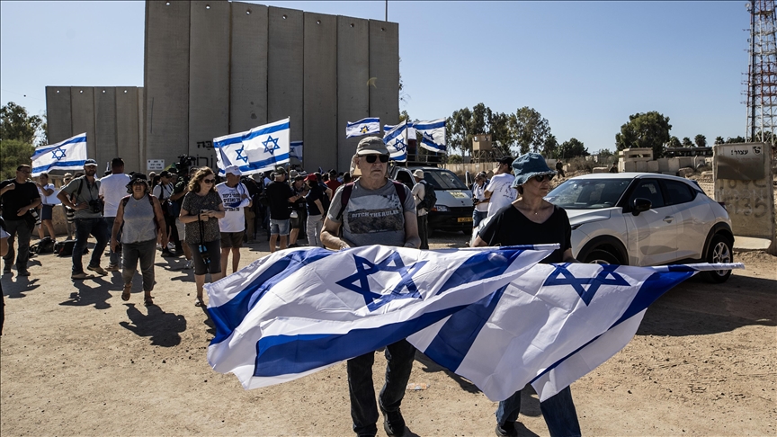 Israelis protest anticipated court verdict to extend arrest of soldiers after sexual abuse of detainee