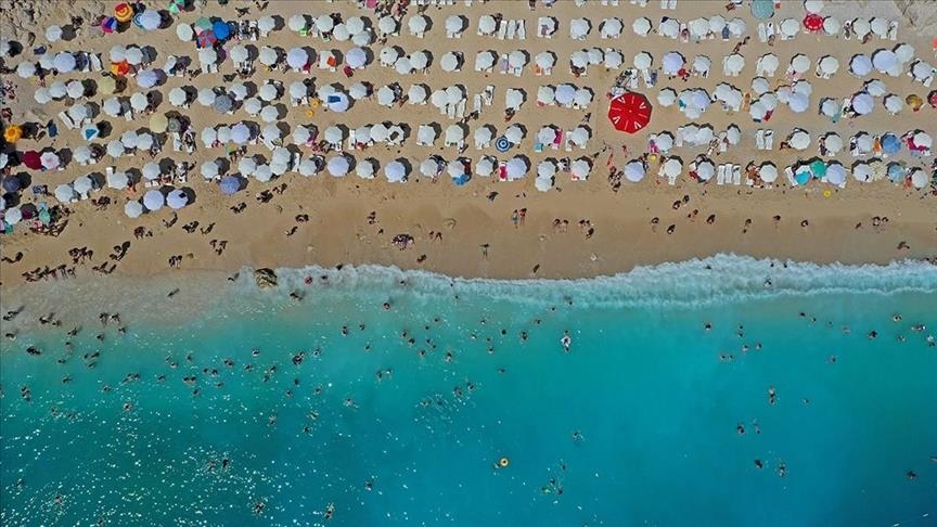 Lebanese flock to beaches amid hot weather despite threat of Israeli attack