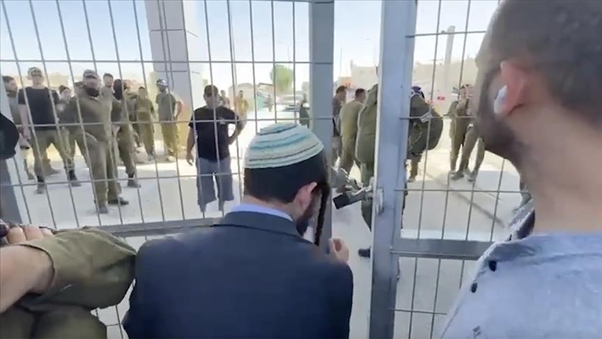 Israeli politicians call for removing ‘extremists’ from government after mob storms army bases Israeli politicians call for removing ‘extremists’ from government after mob storms army bases