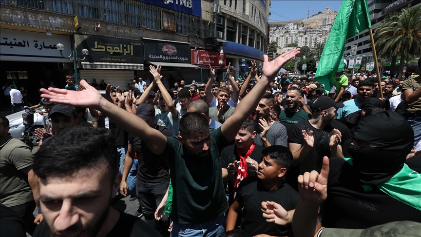 وفد من حركة "فتح" يشارك في مراسم تشييع هنية