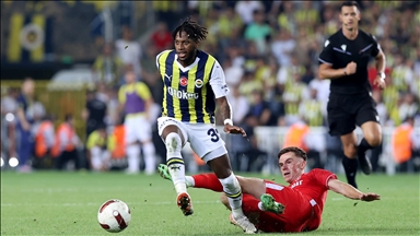 Istanbul club Fenerbahce midfielder Fred suffers knee injury