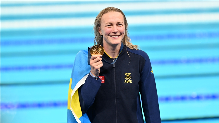 Son dünya rekortmeni İsveçli Sarah Sjoestroem, Olimpiyat Oyunları'nda 100 metre serbestte altın madalya kazandı