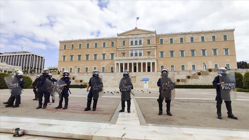 EU ignoring decline in rule of law in Greece, say rights groups, media organizations