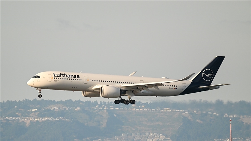 Alman hava yolu şirketi Lufthansa'ya ait bir uçağın pilotu İsrail'e inmeyi reddetti