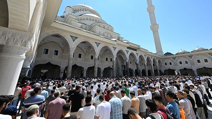 В мечетях Турции проходят массовые заочные похоронные молитвы по Исмаилу Хания