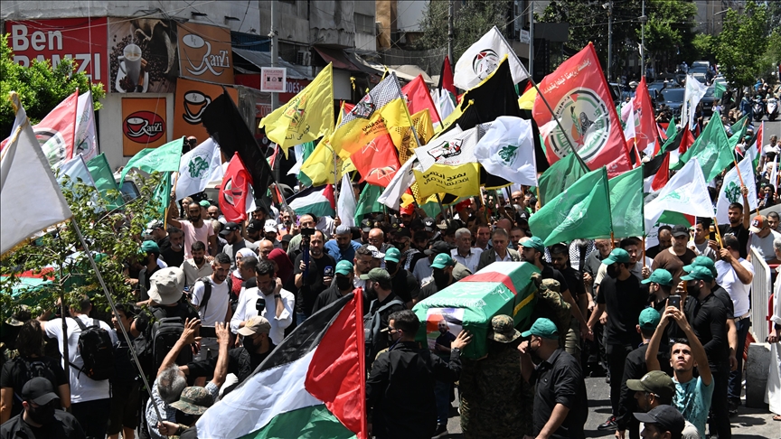 لبنان.. آلاف يقيمون صلاة الغائب وتشييع رمزي لهنية ومرافقه ببيروت