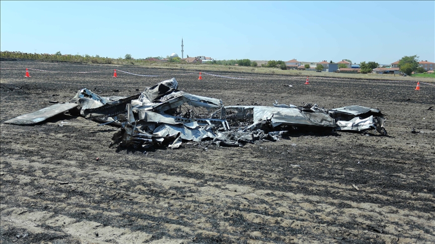 Aircraft crashes into empty house in Thailand, killing pilot Aircraft crashes into empty house in Thailand, killing pilot
