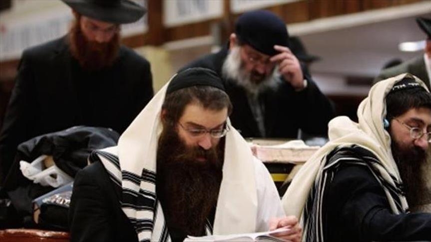 حاخامات مناهضون لـ”الصهيونية” يشاركون في جنازة هنية بالدوحة