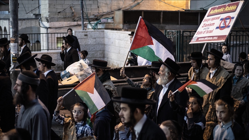 Anti-Zionist rabbis attend Haniyeh's funeral in Doha