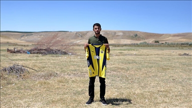 Tarlasına traktörle "Fenerbahçe" yazan çiftçi, Ali Koç'un davetiyle Kadıköy'de maç izledi