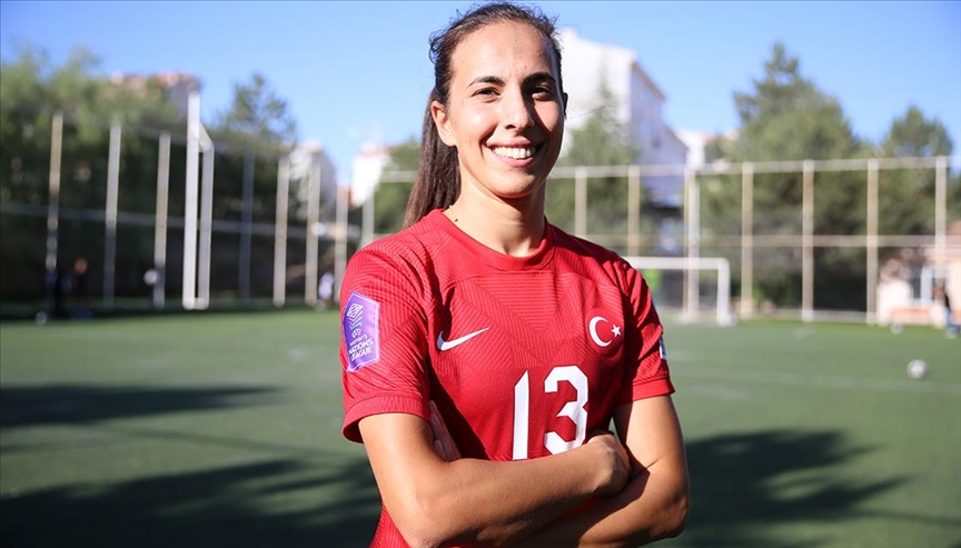 Milli futbolcu Birgül, İspanya'nın "gol kraliçesi" olmak istiyor