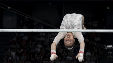 Olimpiyat Oyunları'nda artistik cimnastik asimetrik paralelde Cezayirli Kaylia Nemour altın madalya kazandı