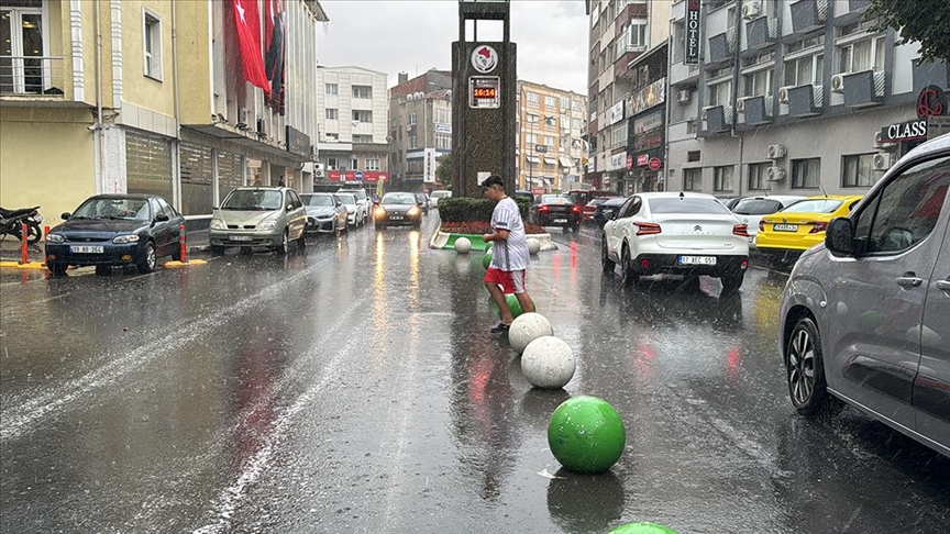 Tekirdağ ve Kırklareli'nde fırtına ve dolu etkili oldu