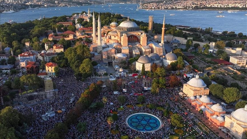 Ratusan ribu orang hadir dalam aksi akbar dukung Palestina di Istanbul