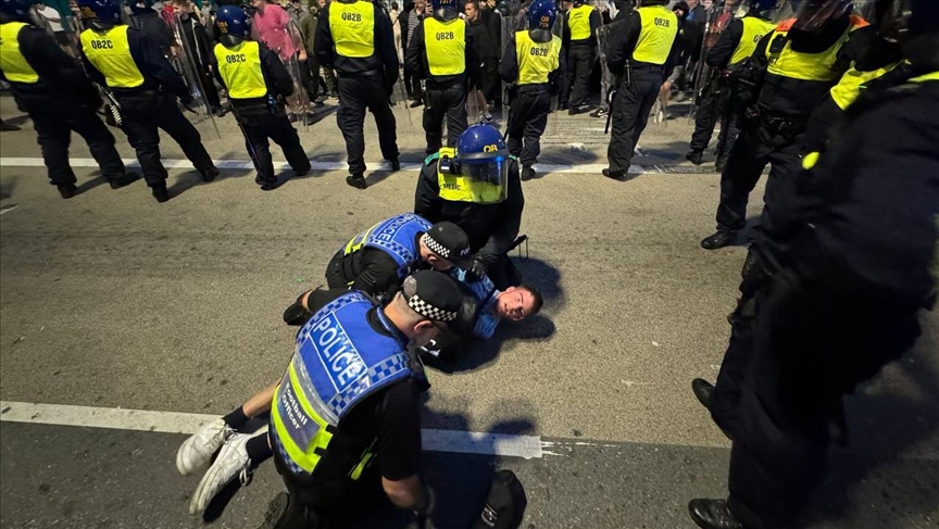 Far-right rioters targeting Plymouth, England clash with anti-racism protesters, police