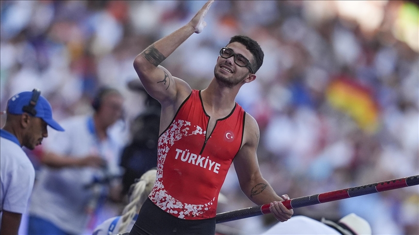 Milli atlet Ersu Şaşma, sırıkla atlamada 5.85'lik derecesiyle organizasyonu 5'inci tamamladı