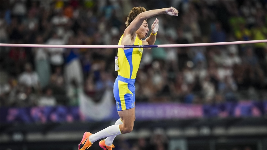 Armand Duplantis breaks Olympic record to grab the gold, bests his own record in men's pole vault