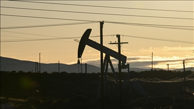 Oil prices up amid growing supply concerns