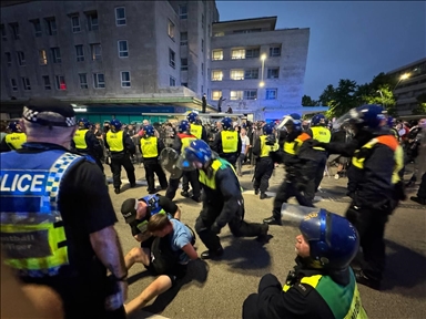 Emeutes d'extrême droite au Royaume-Uni : au moins 378 personnes arrêtées 