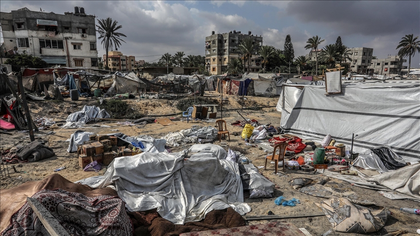 Israeli army bombs refugee camp in Gaza ‘safe zone’ Israeli army bombs refugee camp in Gaza ‘safe zone’