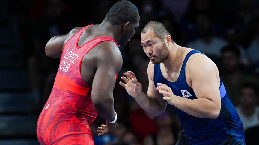 Cuban wrestler Mijain Lopez Nunez wins record 5 Olympic golds in row