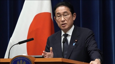 Japanese premier seeks brisk debate on amending constitution