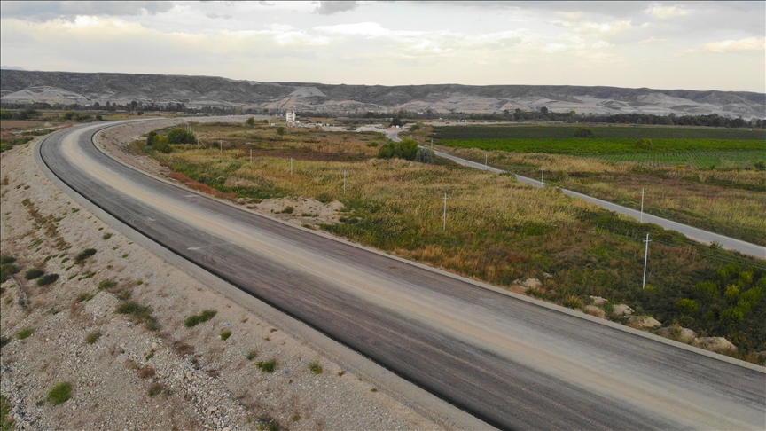 Azerbaycan ve Ermenistan, ulaşım hatlarının barış anlaşması şartlarından çıkarılmasında anlaştı