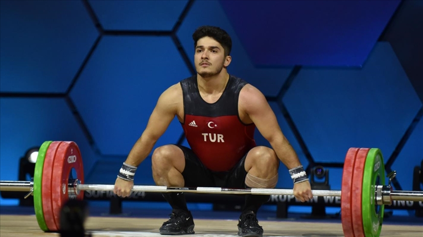 Milli halterci Muhammed Furkan Özbek, oyunları 4. sırada tamamladı
