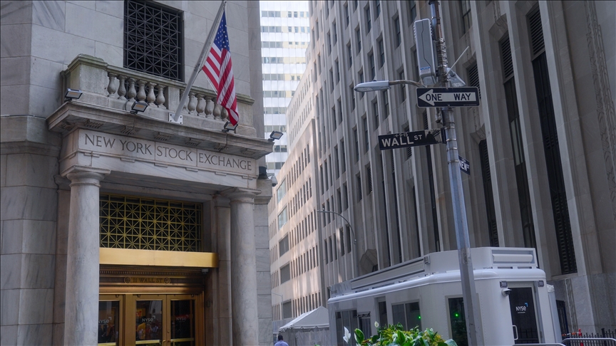 US stocks close lower, failing to recover from previous losses