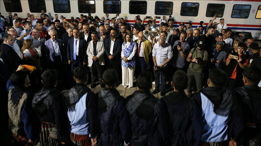 "Turistik Tatvan Treni" ile Bitlis'e gelenler, tarihi mekanlarla doğal güzellikleri gezdi
