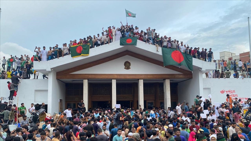 Bangladeş'te Muhammed Yunus geçici hükümet başkanı olarak göreve başladı