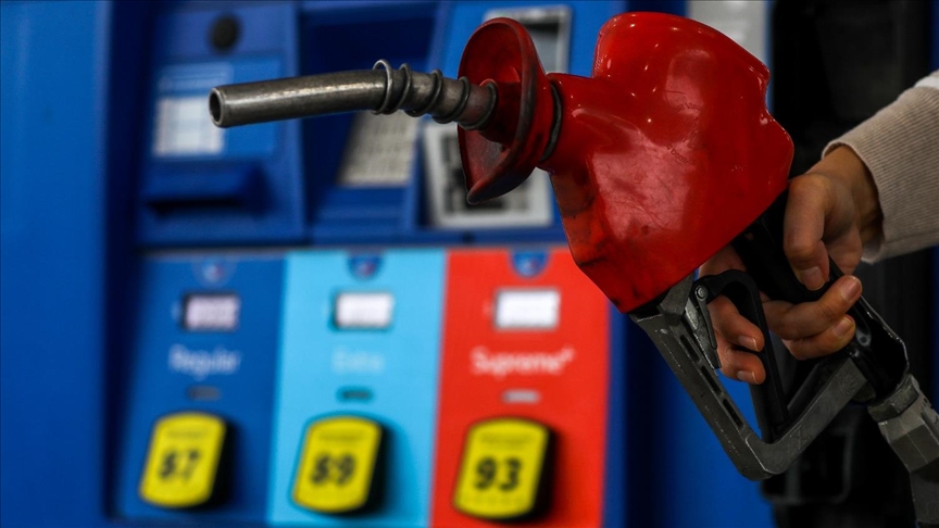 Oil prices continue to fall after recession fears