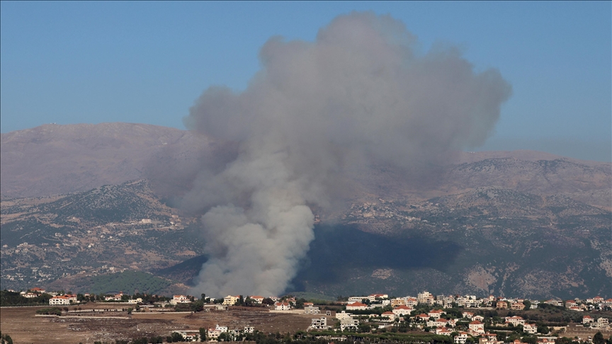 İsrail'in Lübnan'ın Sayda kentinde bir araca düzenlediği saldırıda Hamas yetkilisi öldü