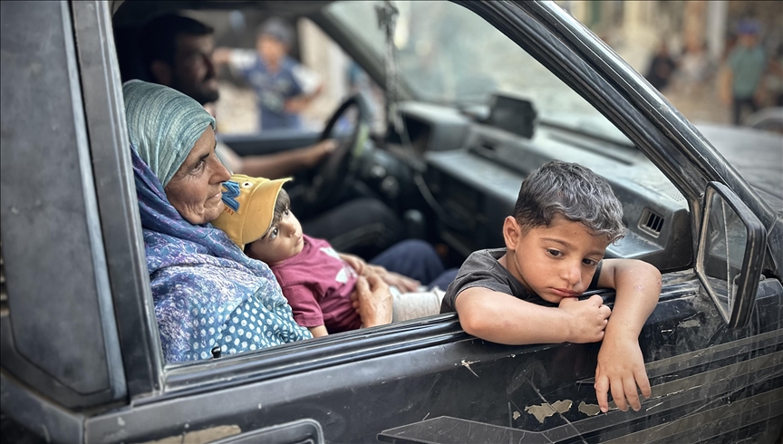 "تركنا ذكرياتنا وأحلامنا".. ألم نزوح متجدد من خان يونس (تقرير)