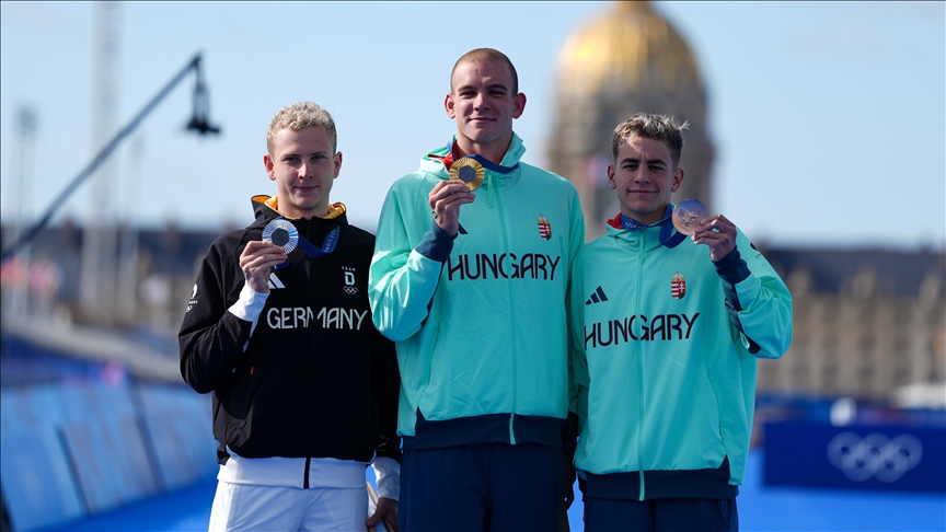 Kristof Rasovszky of Hungary wins men's 10km marathon swimming gold at 2024 Paris Olympics