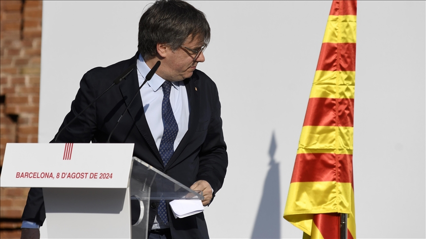 Carles Puigdemont left Spain after dramatic appearance in Barcelona, his lawyer says 