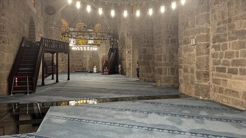 Tarihi Şehzade Korkut Camisi'nin halıları Demirci'de dokundu