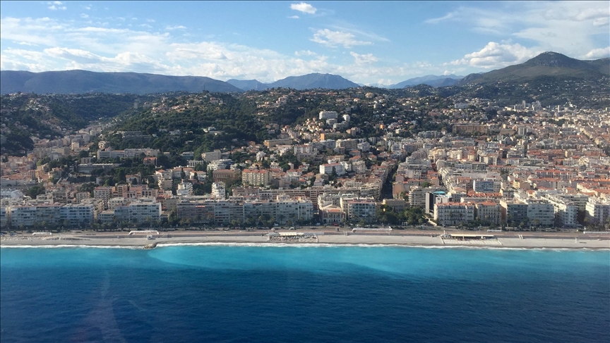 France / Nappe d'hydrocarbure : les plages de Cagnes-sur-Mer évacuées par précaution
