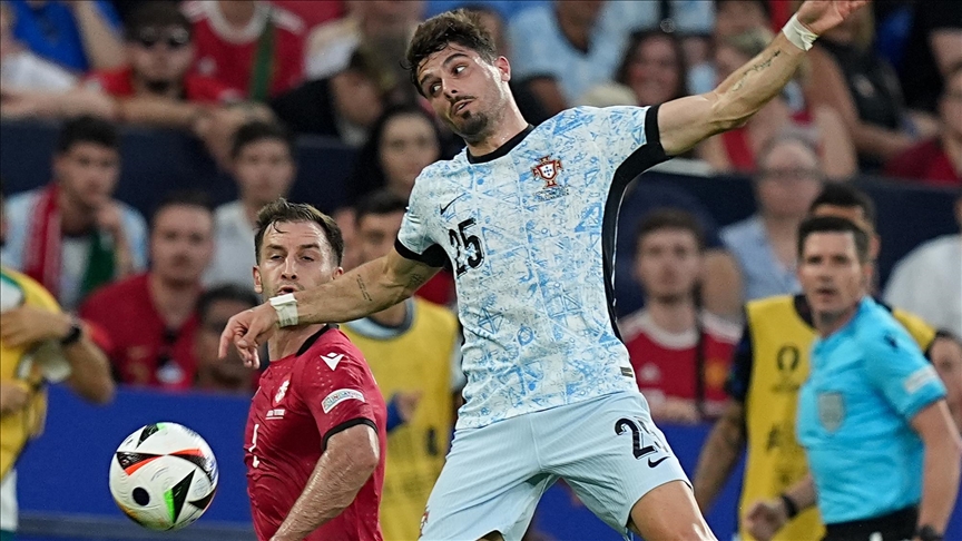 قدم.. تشيلسي يتعاقد مع البرتغالي بيدرو نيتو