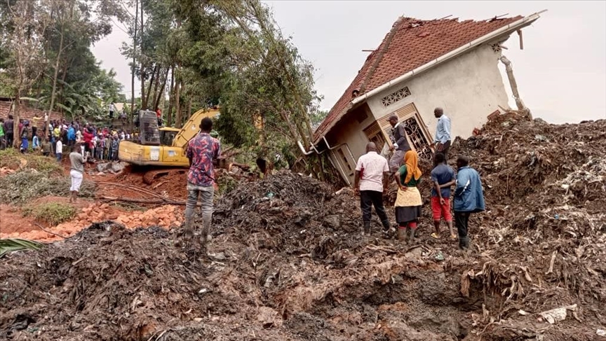 17 dead in Uganda garbage heap collapse