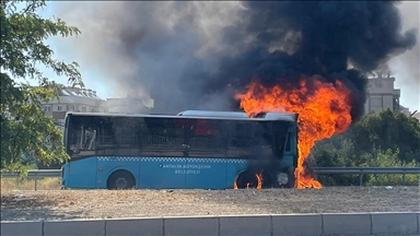 Antalya'da halk otobüsünde çıkan yangın söndürüldü