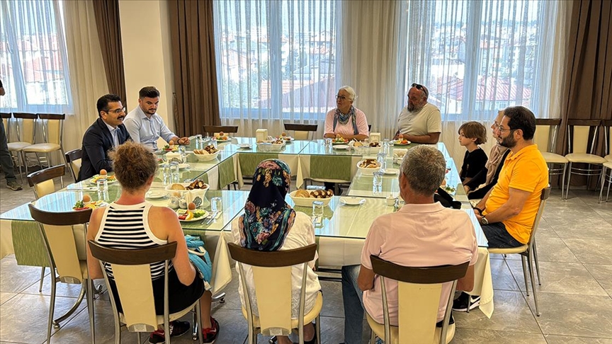 Öğrenci yurtlarında ücretsiz konaklayan emekliler, Bolu'nun doğal güzelliklerini keşfediyor