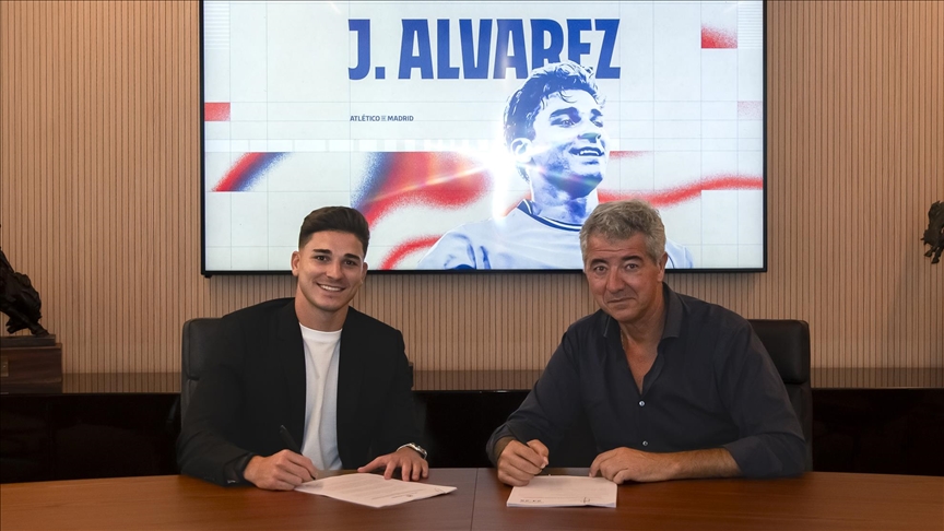 قدم.. أتلتيكو مدريد يضم الأرجنتيني جوليان ألفاريز