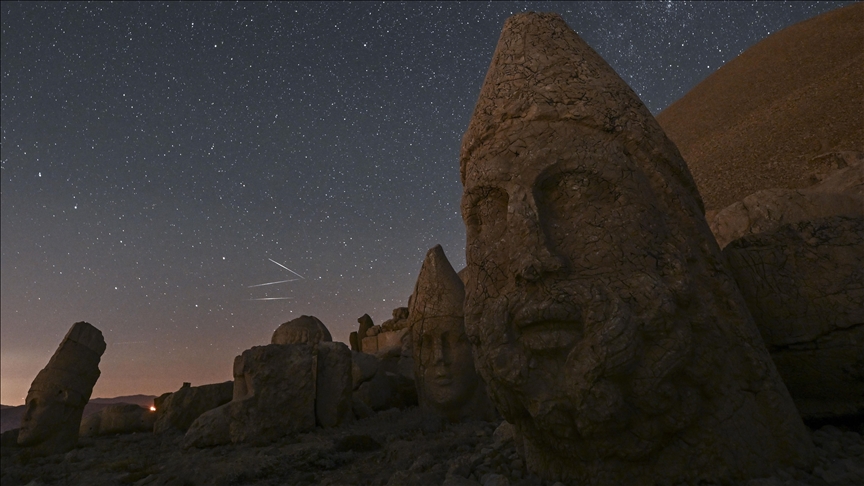 Perseid meteor shower illuminates skies over historic Mount Nemrut