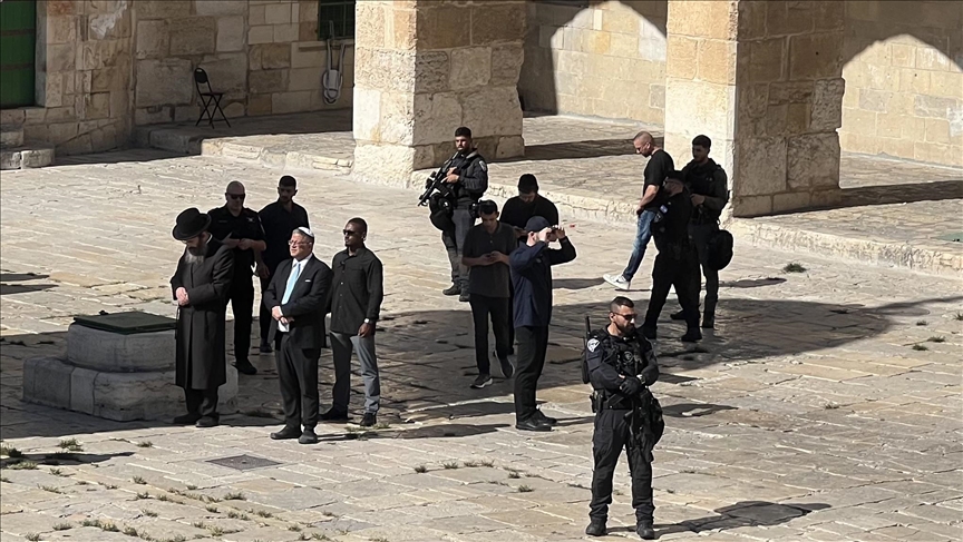 2 Israeli ministers join illegal settlers in storming of Al-Aqsa Mosque compound