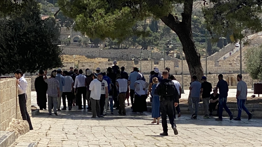 Over 2,000 illegal Israeli settlers storm into Al-Aqsa Mosque to mark Jewish event