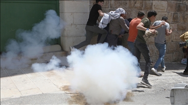 2 Israeli border police wounded by grenade shrapnel near Ibrahimi Mosque in Hebron