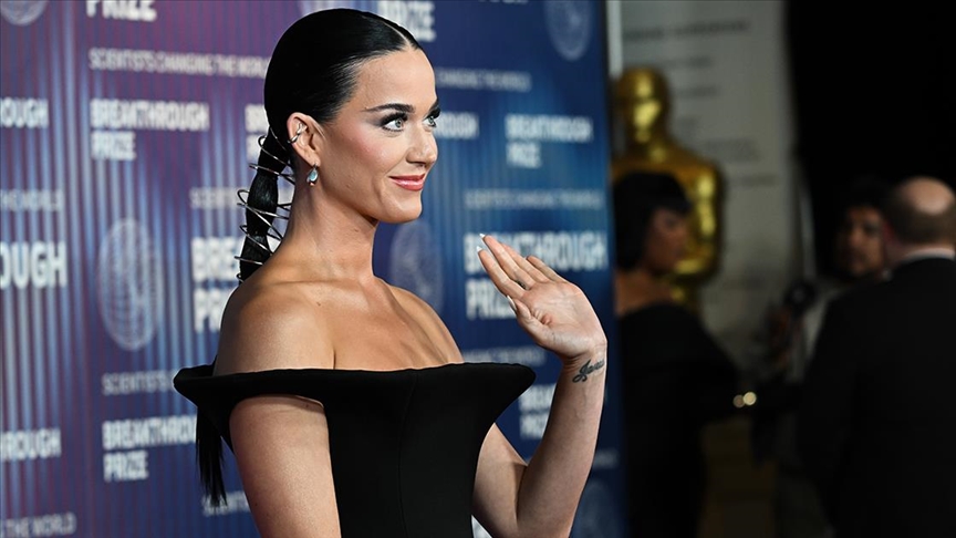 İspanya'dan, koruma altındaki kumulda "izinsiz" klip çeken Katy Perry'ye soruşturma