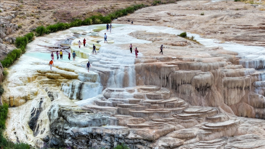 Van'ın Pamukkale'si" turizmin yeni rotası haline geldi